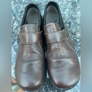OBEO leather women’s work shoes size 9,5